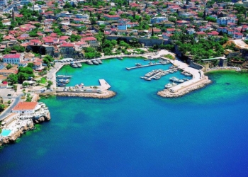 В Турции из отелей выселяют туристов из РФ