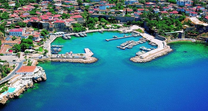 В Турции из отелей выселяют туристов из РФ