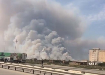 Ракеты сыпались с неба. В Азербайджане взорвался склад боеприпасов. Теперь все горит