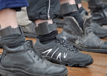 Больше половины электронных браслетов слежения неисправны (ИНФОГРАФИКА)