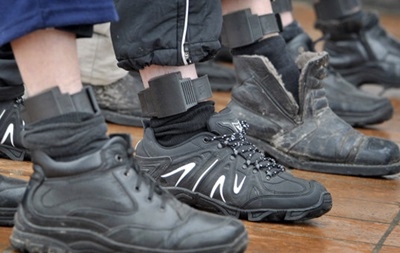 Больше половины электронных браслетов слежения неисправны (ИНФОГРАФИКА)