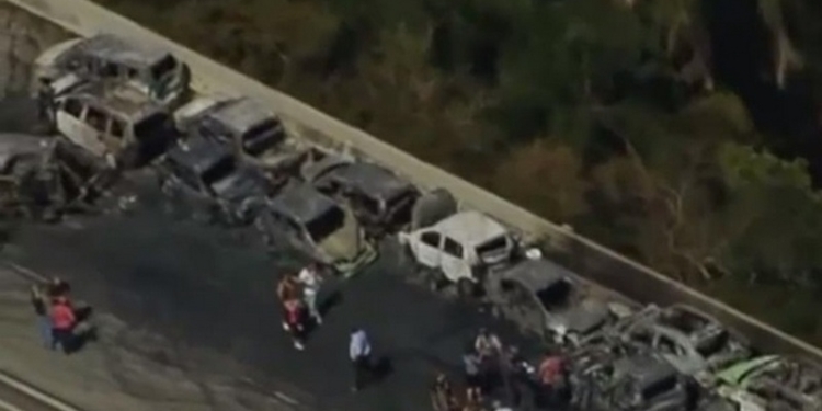 Гигантское ДТП в Бразилии: сгорели десятки машин, множество жертв