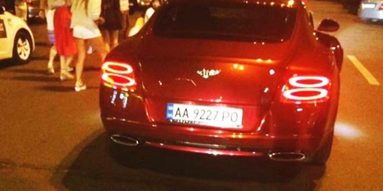 Сын нардепа Шуфрича сбил мужчину на переходе. Спас потерпевшего сын главного раввина Украины