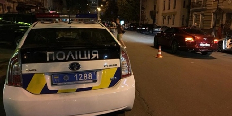 Сын нардепа Шуфрича сбил мужчину на переходе. Спас потерпевшего сын главного раввина Украины