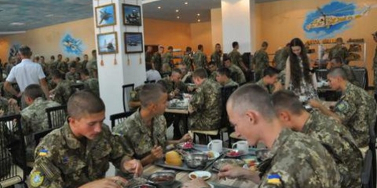 На питание каждого бойца ВСУ выделяют 75 гривен в день