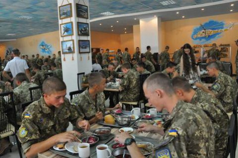 На питание каждого бойца ВСУ выделяют 75 гривен в день 1