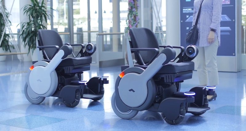 Неограниченные возможности. Японцы сделали инвалидную коляску-автомат - для аэропортов 1