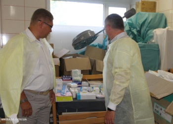 Немецкий БФ “Гейн” передал Николаеву 30 многофункциональных медицинских кроватей и десятки тонн гумпомощи