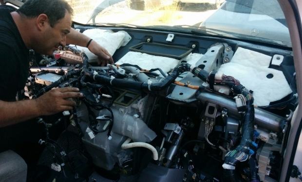 О пользе хакеров. Канадцы в чужом городе потеряли уникальный ключ от машины, и никто им не мог помочь