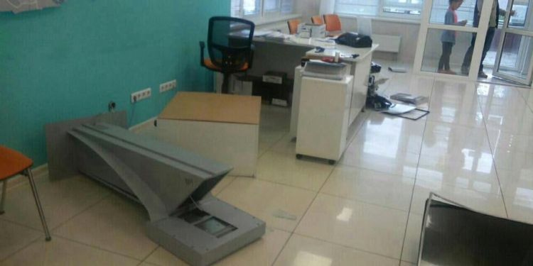 В столице неизвестные разгромили офисы “Киевэнерго”