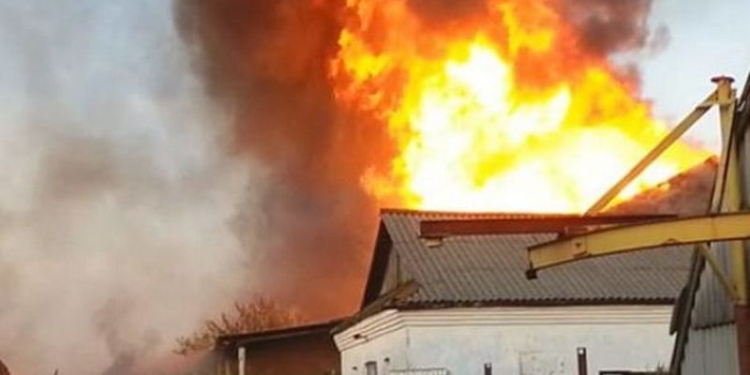 Под Хмельницким горели склады с коноплей.