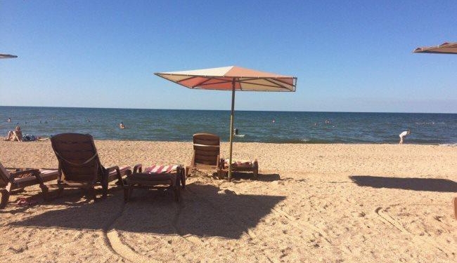 Сколько украинцев поехало этим летом отдыхать в Крым?