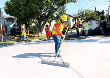 15 улиц Лос-Анджелеса выкрасили в белый цвет: ради борьбы с жарой