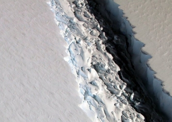 В Антарктиде нашли “снежные реки”, в которых лед течет со скоростью 100 метров в год