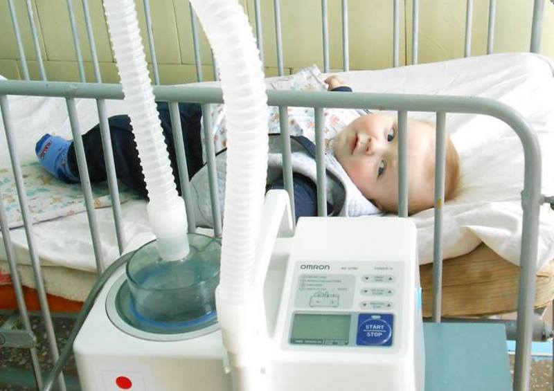 Двухлетний ребенок попал в реанимацию, проглотив капсулу с жидкостью для стирки 1