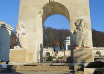 Поляки тоже не хотят, чтобы Львов был на их паспортах