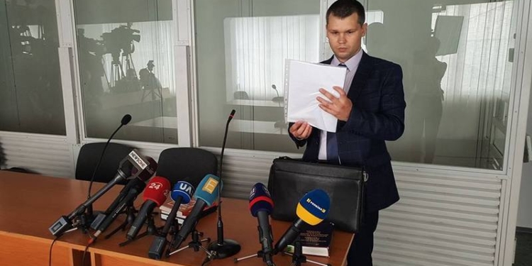 Бесплатный адвокат Януковича взял самоотвод, несмотря на протест прокуратуры