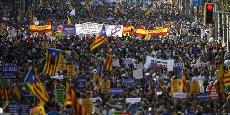 Испанский король впервые в истории вышел на митинг