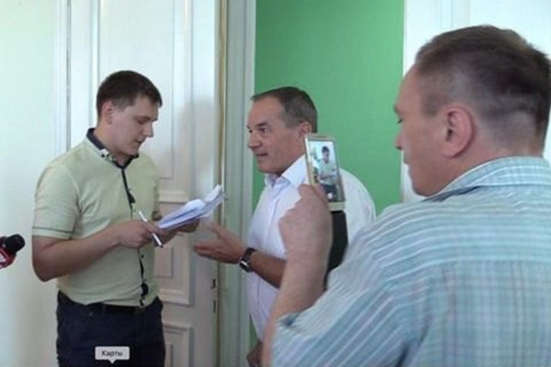На мэра Глухова составили админпротокол о коррупции 1