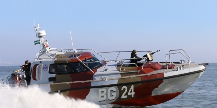 Не отвечал на запросы. Морская охрана в Азовском море высадилась на российский сейнер