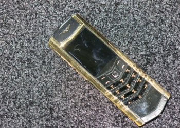 Жлобство не в моде. Vertu закрыл завод в Англии и продает золотые телефоны в 10 раз дешевле их прежней стоимости