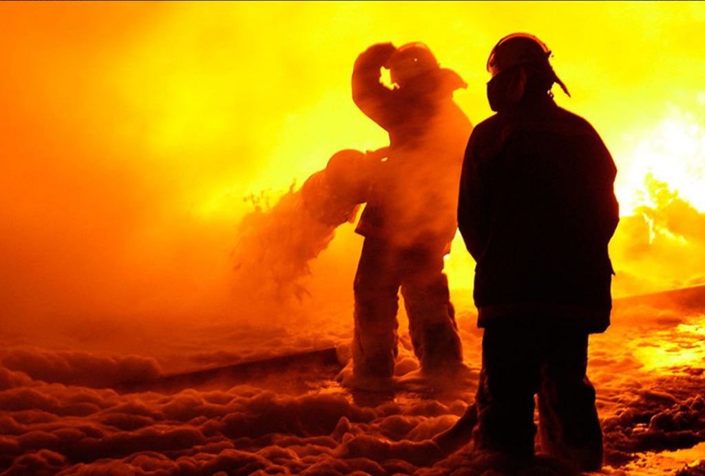 В Южноукраинске пожарные спасли мужчину, уснувшего в горящей квартире 1