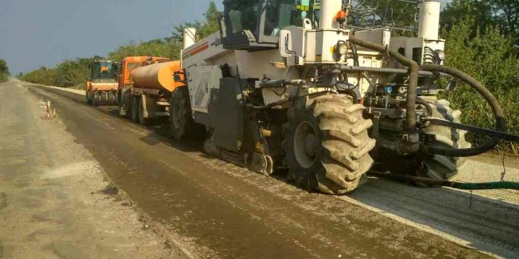 Служба автодорог показала, как “Ростдорстрой” и “Альтком” работают на ремонте трассы Н-11