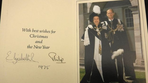 Коллекцию рождественских открыток семьи британской королевы продали с аукциона 3