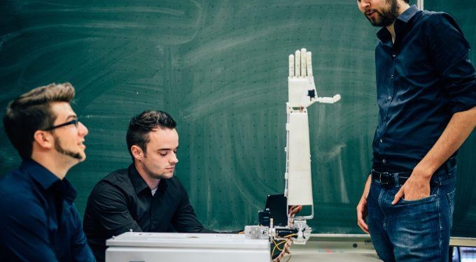 Студенты при помощи 3Д печати изготовили руку-сурдопереводчика