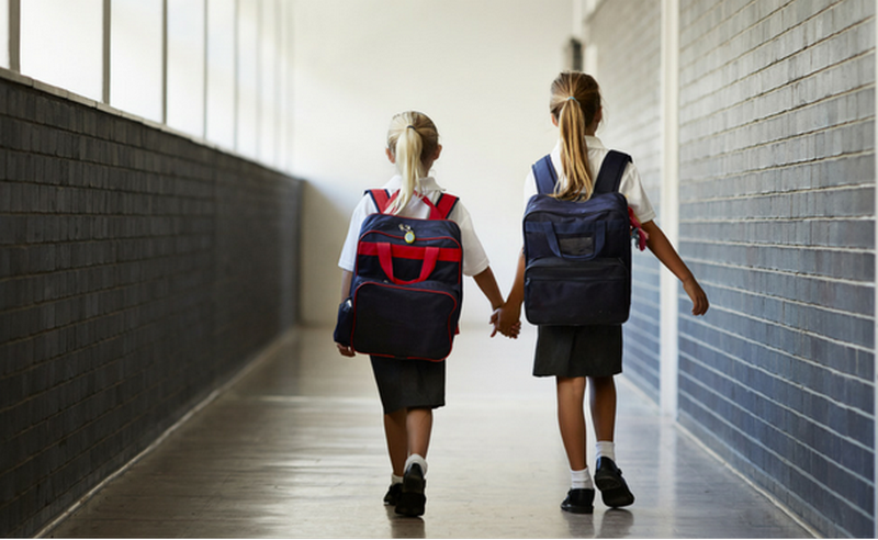 В Минобразования считают, что дети 1-4 классов смогут вернуться в школы 1