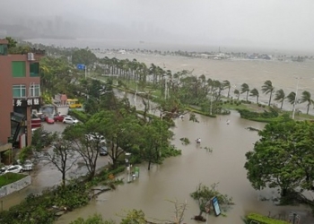 Страшный тайфун Хато обрушился на Китай