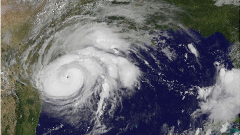 Ураган Дориан достиг пятой категории: порывы ветра до 320 км/ч 1