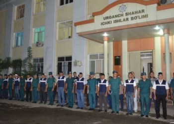 Тысячи людей задержаны в Узбекистане за “бесцельные прогулки”