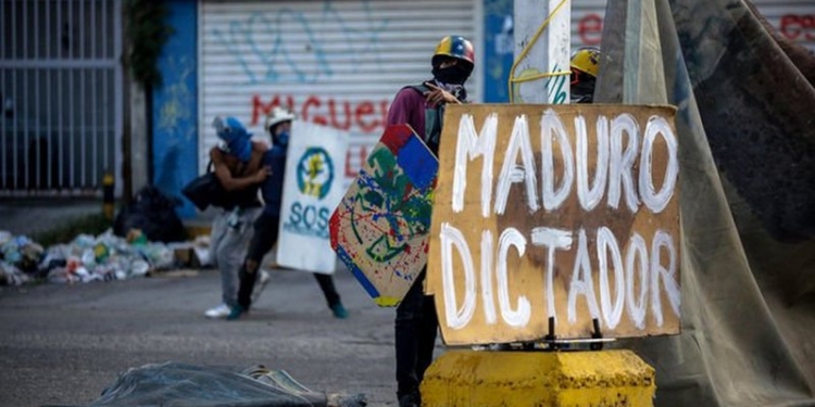 В Венесуэле спецслужбы увезли в неизвестном направлении двух лидеров оппозиции