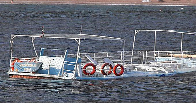 В Турции затонуло судно с туристами: есть жертвы
