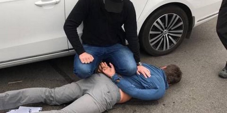 В Киевской области главу сельсовета поймали на взятке 250 тыс.грн.