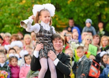 В Днепре чиновникам запретили выступать на школьных линейках 1 сентября