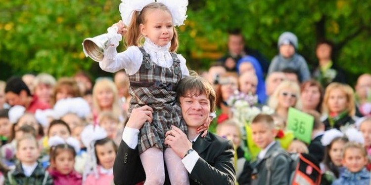 В Днепре чиновникам запретили выступать на школьных линейках 1 сентября