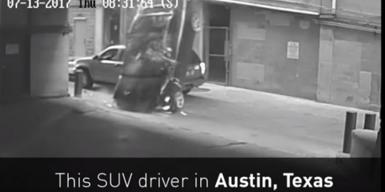 В США женщина на BMW упала с 7-го этажа паркинга и выжила