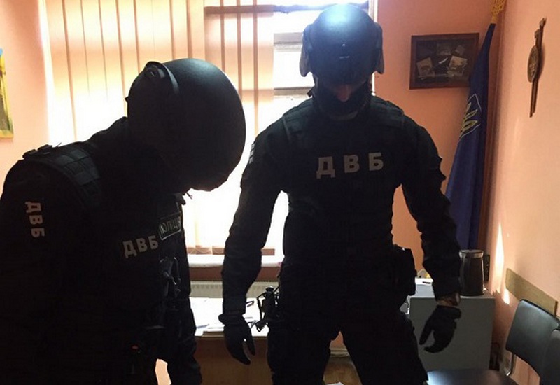 В Николаеве задержали начальника разрешительной системы – он собирал «дань» с подчинённых за регистрацию оружия 7