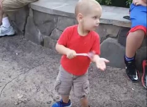 Город Лебо в Канзасе отпраздновал Рождество 7 сентября – ради умирающего от рака мальчика