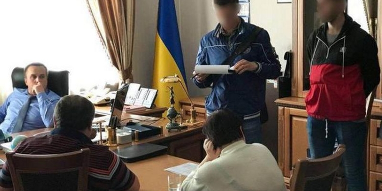 На живца? Двое судей пришли к главе САП Холодницкому, чтобы дать  взятку за закрытие дела о коррупции