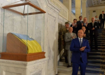 Делай, как я? Верховная Рада заплатила за перенос флага на другое место 1,3 млн.грн.