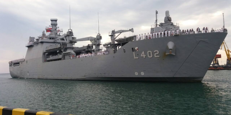 В Одессу зашел турецкий БДК «Байрактар»