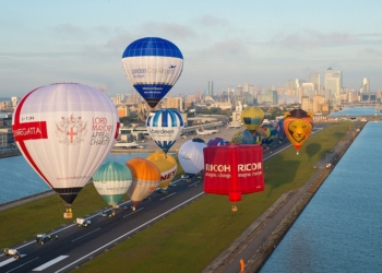 Какой же день рождения без воздушных шариков? Лондонский аэропорт красиво отпраздновал свое 30-летие
