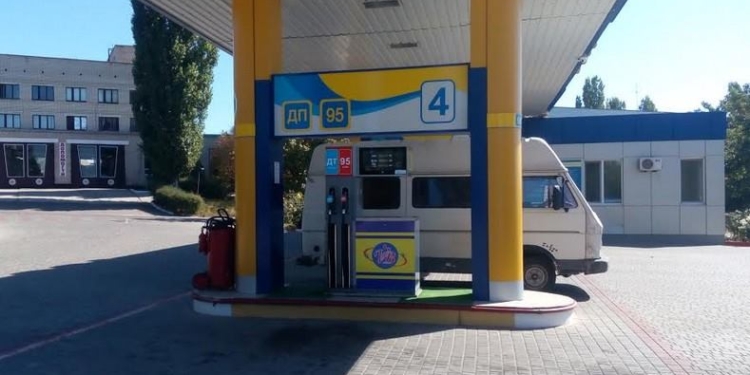 В Южноукраинске на территорию газовой автозаправки бросили взрывоопасный предмет. К счастью, работники успели быстро погасить пламя…