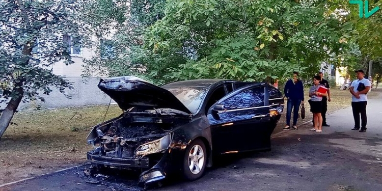 Предупреждение или месть? Ночью сожгли автомобиль директора Николаевского автовокзала