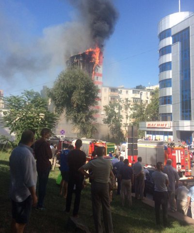 В центре Ростова-на-Дону загорелась 10-этажная гостиница – площадь пожара составила 840 кв.м 3