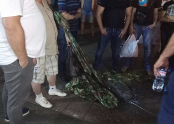 В Одессе во время протеста у мэрии после пожара в детском лагере активисты партии Саакашвили хотели поставить палатки – полиция не позволила