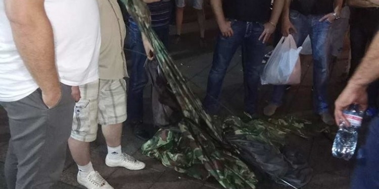 В Одессе во время протеста у мэрии после пожара в детском лагере активисты партии Саакашвили хотели поставить палатки – полиция не позволила